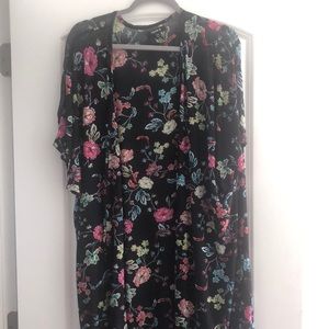 Short sleeve floral duster